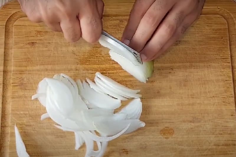 تصویر 4 از پیاز با رگه های رنگی و خطوط طبیعی برای جلوه ویژه در آشپزی